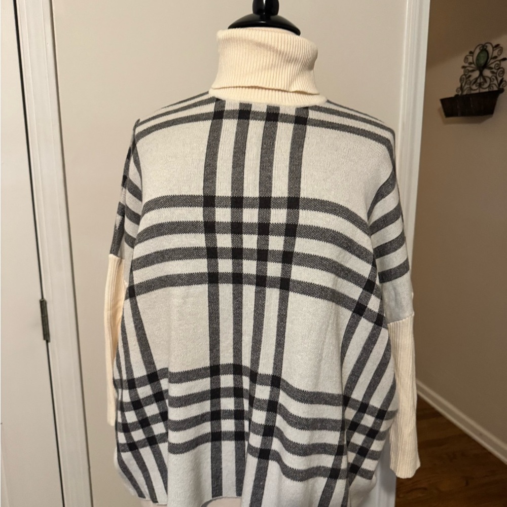 Tint and Shadow sweater-size s/m. Cream checkered color